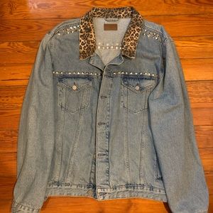 Denim jacket with animal print collar and studs